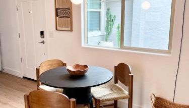 Luxury 1 BR Casita with Private Yard, Garage and WD - Foto 3