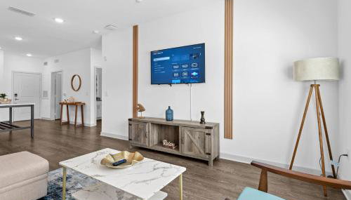 Chic 1BR Apt| King Bed| Pool| Gym| Close 2 Beach. - Foto 2