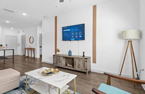 Chic 1BR Apt| King Bed| Pool| Gym| Close 2 Beach. - Foto 2