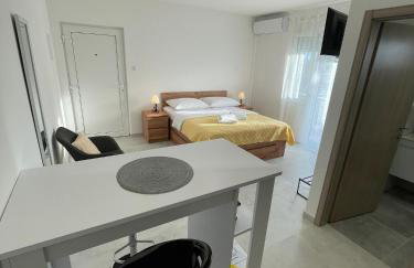 Modern Studio Apartment Iva with Balcony, Free Parking & Wi-Fi, Zadar - Foto 10