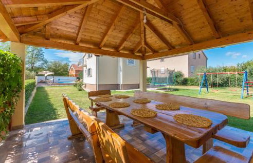 Four-Bedroom Holiday Home In Pristeg - Photo 2