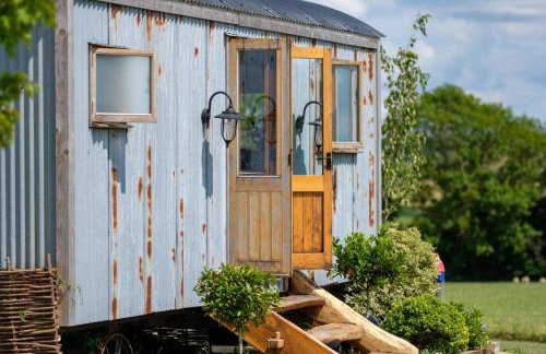 Honey Bee - Comfortable luxury shepherds hut with hot tub - Foto 23