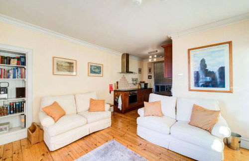GuestReady - Historic Edinburgh Old Town Apartment - Photo 1