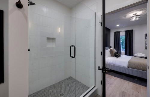 Skyline Luxury - Rooftop Deck- King Suites-Garage - Foto 38