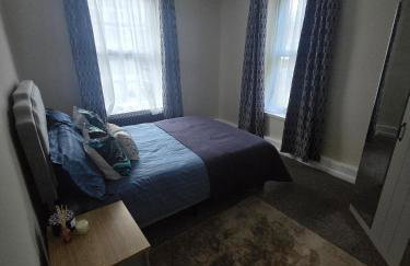 Contemporary & Spacious 1BD - Fireplace with Modern Comforts - Foto 11