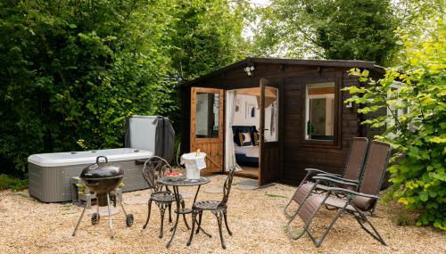 Copperbeech Hut - Romantic Hideaway with a Private Hot Tub - Foto 1