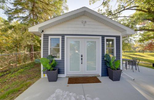 Stylish Grass Lake Retreat - Steps to Park! - Foto 18