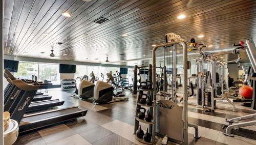 Deluxe 1BR 1BA Pool, Gym, Htub, Pkg - Foto 5