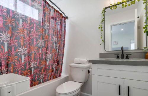 Entire Private Home with 3 Bedrooms 3 Bathrooms, Balcony Views, 10-mins to San Diego Gaslamp, Downtown, Available Now - Foto 16