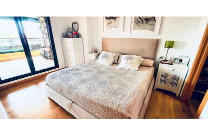 Lovely penthouse condo with pool - Photo 11