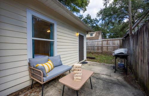 Your UF Getaway: 1 Block from Campus - 4 BD Haven - Foto 37