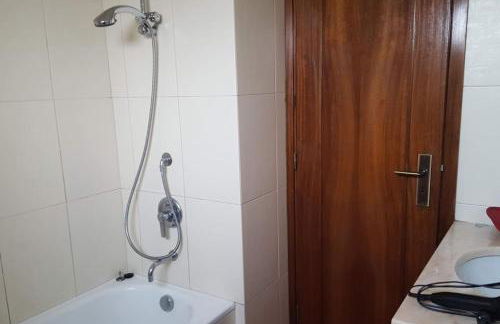 Yellow House - Photo 27