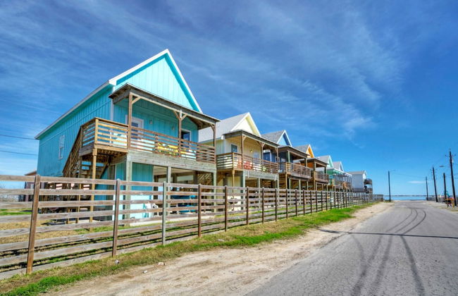 Shared Pool w/ Bay Views, Boat Dock Fishing Big Slough by Avantstay - Foto 34