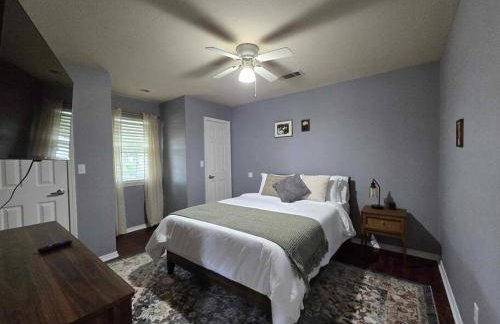 4 bedroom pet friendly grill under 5 min to airport and Choctaw Casino - Foto 42