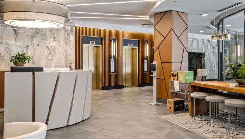 City Center Oasis Prime Location with Views - Foto 5, Lobby or reception