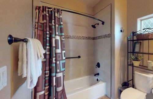 Snowbird-friendly condo with heated pool, gym, grill, patio, pool spa, clubhouse - Foto 13