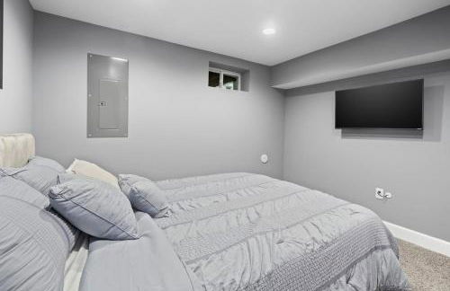 Charming Home Parking, Sleeps 10, WFH Space - Foto 15