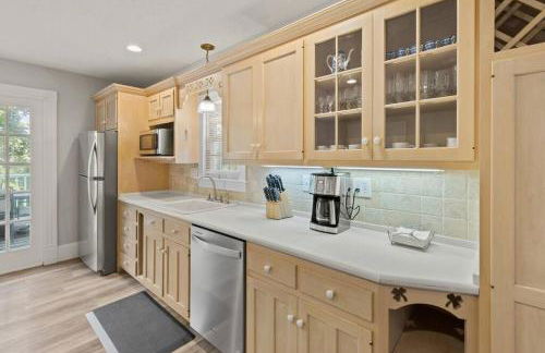 Prime West Hartford Center Location- Historic Gem - Foto 9