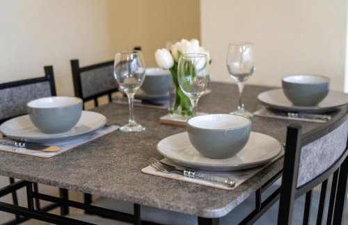 Serene 2BR Retreat Perfect for Long Stays - Foto 14