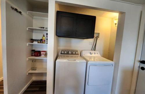 Modern Cabin with Arcade, Foosball Table and Fire Pit in Meadview, Arizona - Foto 47