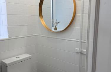 Modern Apartment - Free Parking - Close To Metro - Foto 17