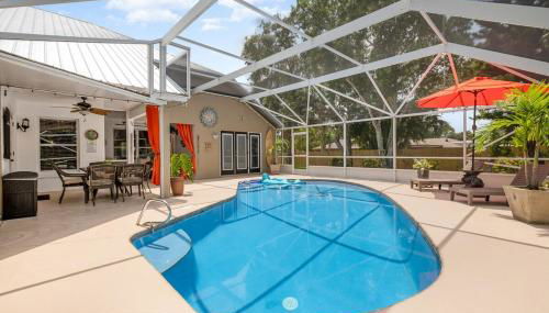 Elegant 4BR Pool Sanctuary - Ideal for Work or Play! - Foto 4