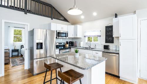 Loft Cabin w, Hot Tub, Fire Pit, Huge Deck & WiFi! - Foto 5