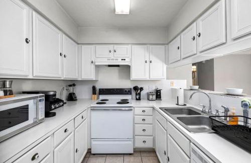 Modern Montrose 2BR Townhome Sleeps 10 with Gated Parking - Foto 16