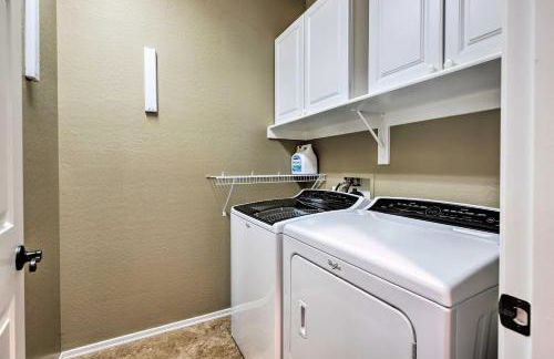 Family Home with Pool, BBQ and Fire Pit in Goodyear - Foto 19