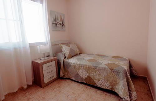 Apto ACHE, acogedor apartamento de 66 m con terraza, aire acondicionado y parking privado gratuito - Foto 13