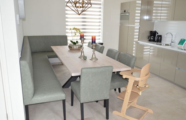 6 bedroom House in Bemelen with swimming pool and garden - Photo 4