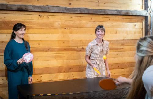 Timber & Tin G 2Bed 2Bath w Pool & Rooftop Deck - Foto 39