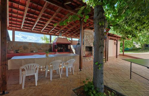 VILLA PEPONI Spacious Traditional Villa with Garden - BBQ & Private Parking - Photo 56