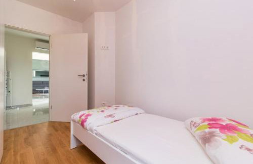 Family holiday house with private pool and playground - Foto 22