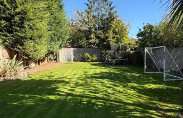 Marlow Family Retreat, Short Stroll into Town - Photo 35