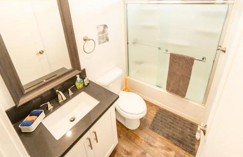 Cozy Stylish 1-Bedroom In Hollywood With Free Gated Parking - Photo 8