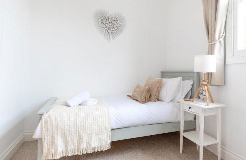 Charming Beachside Town House - Photo 38