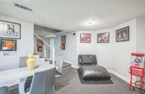 Elegant 5BR Retreat Pool & Yard - Foto 16