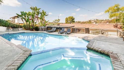 5BR Oasis with Pool, Arcade, Sauna - Photo 2