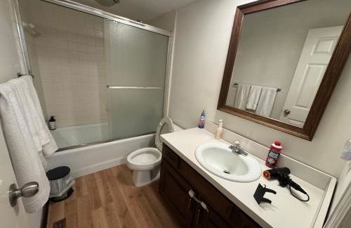 Modern 2BR Suite 202- Toledo & Sylvania Gateway - Foto 13