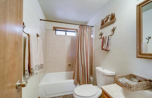 Deck and Scenic Views Munds Park Cabin! - Foto 16