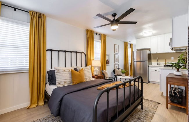 Live Like a Local - Studio With Huge Backyard - Foto 18