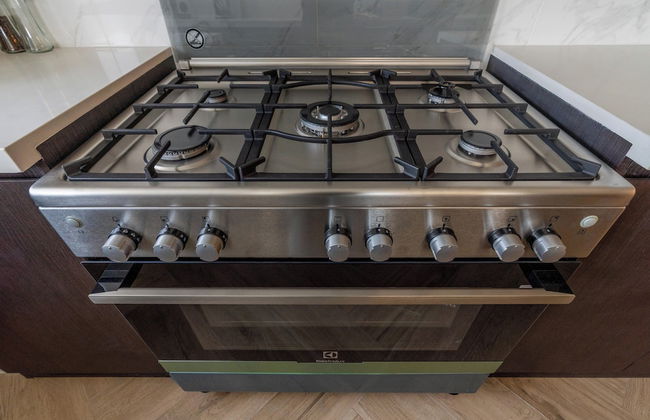 Whitesage - Super Spacious Apt with Dubai Garden Glow Views - Photo 18