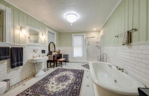 2-Acre Property Victorian Home in Brownville! - Foto 22