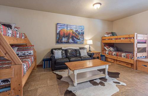 HotTub-Elkpoint-True Ski In Ski Out Family &Pet Friendly - Photo 36