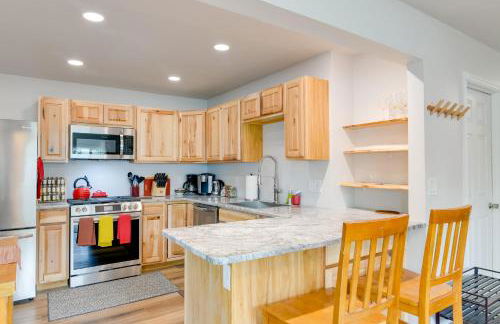6 Mi to Dtwn Bright and Airy Anchorage Getaway! - Photo 11