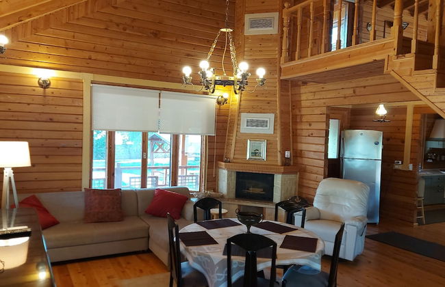 Wooden Villa w Private Garden Orchard -room w AC - Foto 12