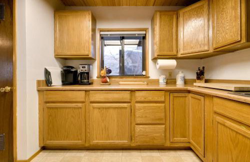 6 Mi to Sugar Bowl Resort Soda Springs Cabin! - Foto 10