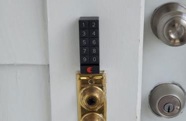 The Gold Room near downtown trains fast wifi - Photo 55