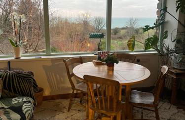 Lofthouse - secluded quirky cottage with sea views! - Photo 47